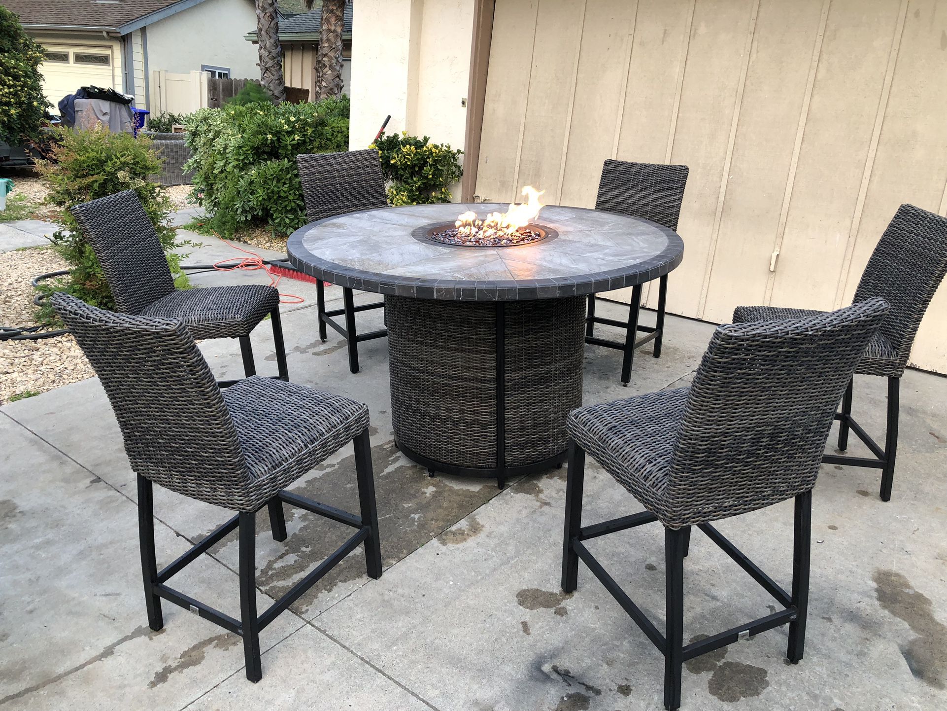 Costco Agio Fire Pit Dining Table And Chairs LIKE NEW 