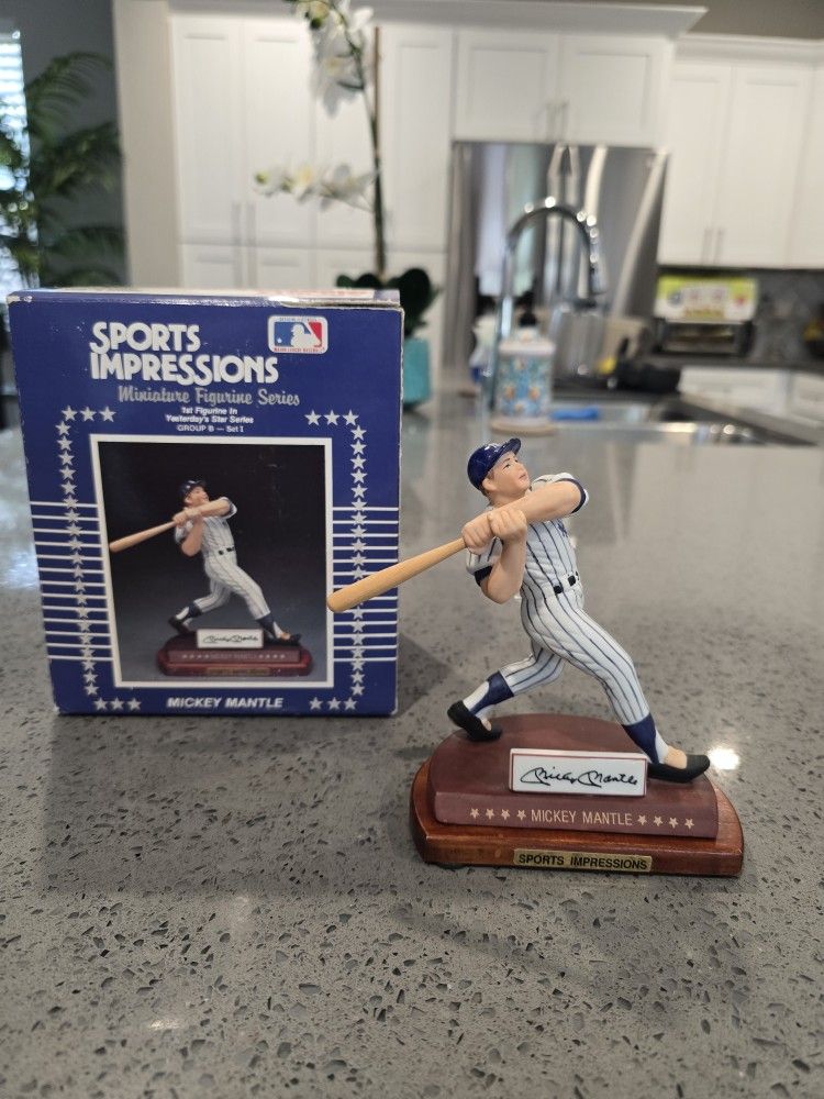 Mickey Mantle Sports Impressions Miniature Figuerine Series - Star Series Group B Set I. In original box in new condition.