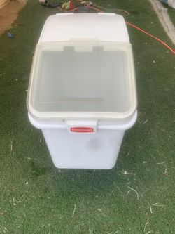 Rubbermaid Ingredient Bin 30.8 Gallon