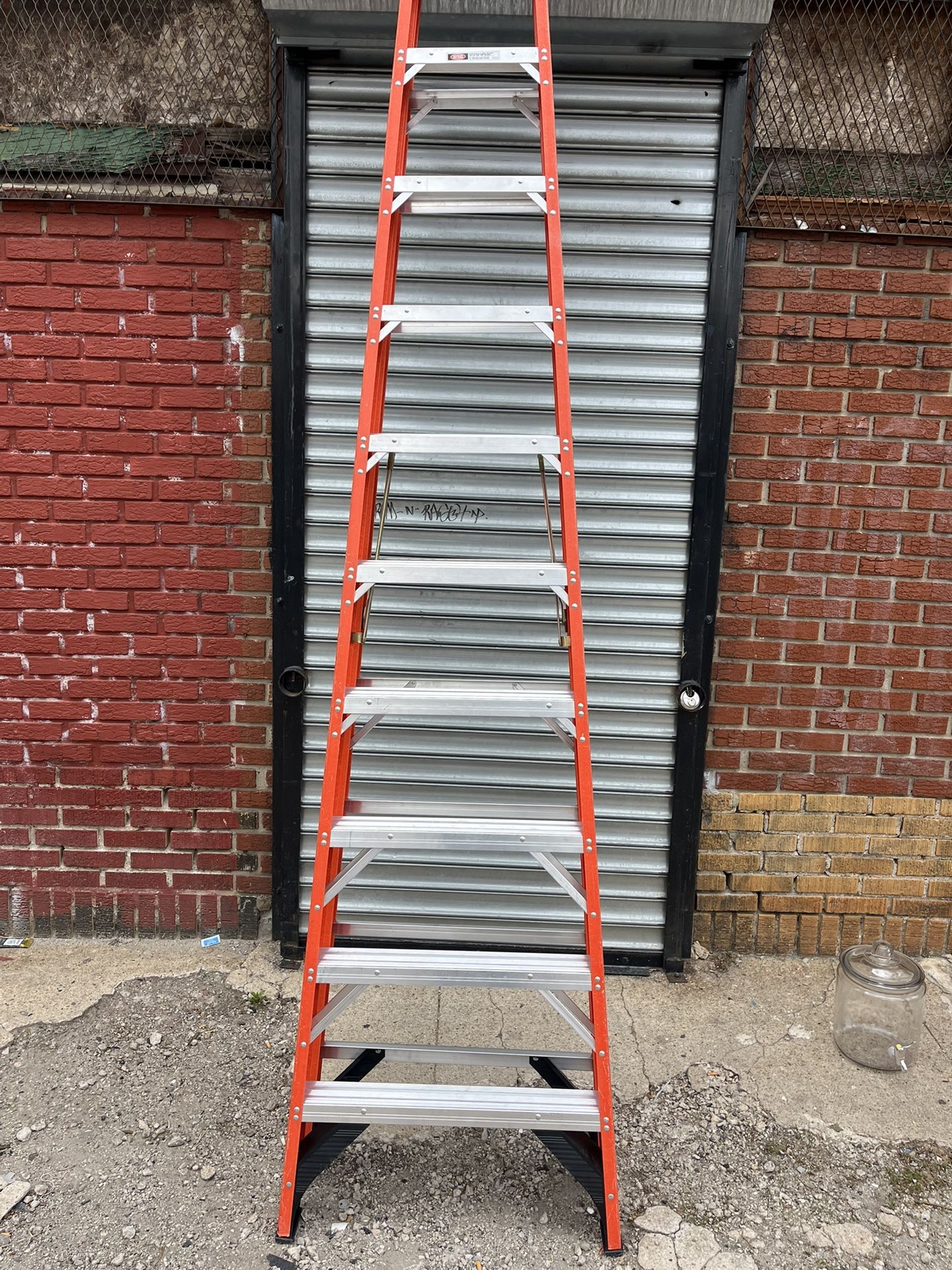 Werner Fiberglass 12F A Ladder