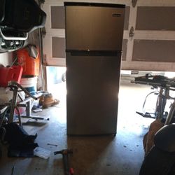 Refrigerator 