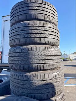 235/45r18 Hankook tires con 80% de Vida las 4