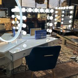 Your Choice, Round Large Mirror Or Square Mirror With Bluetooth And Speakers 