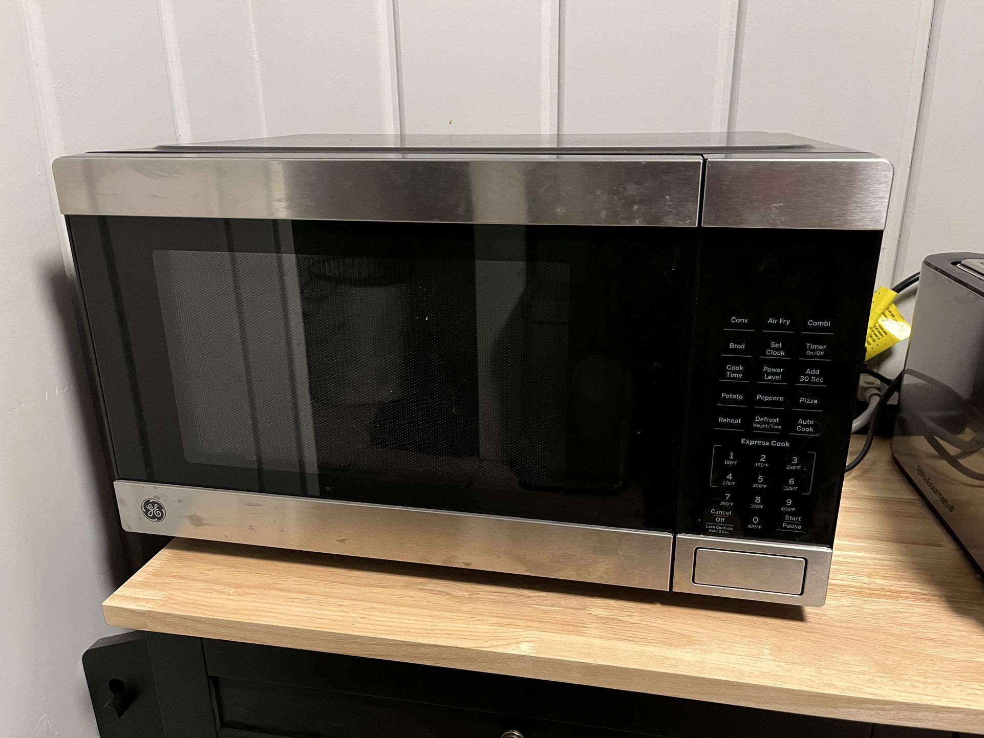 GE Microwave W/Air fryer Capability