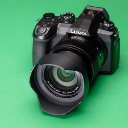  Panasonic Lumix FZ1000 II – Like New | Hardly Used | 25–400mm Leica Zoom