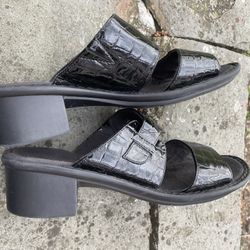 Clarks Collection Womens 7. Black Leather Slip On Double Strap Comfort Sandals