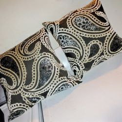 SOFA / LOVESEAT THROW PILLOWS 