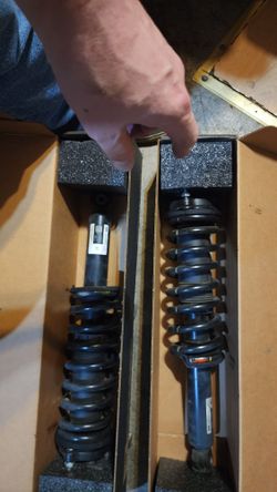 Colorado / Canyon front Pre Loaded shocks W/2" Spacers