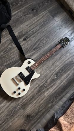 Epiphone Les Paul Studio $200