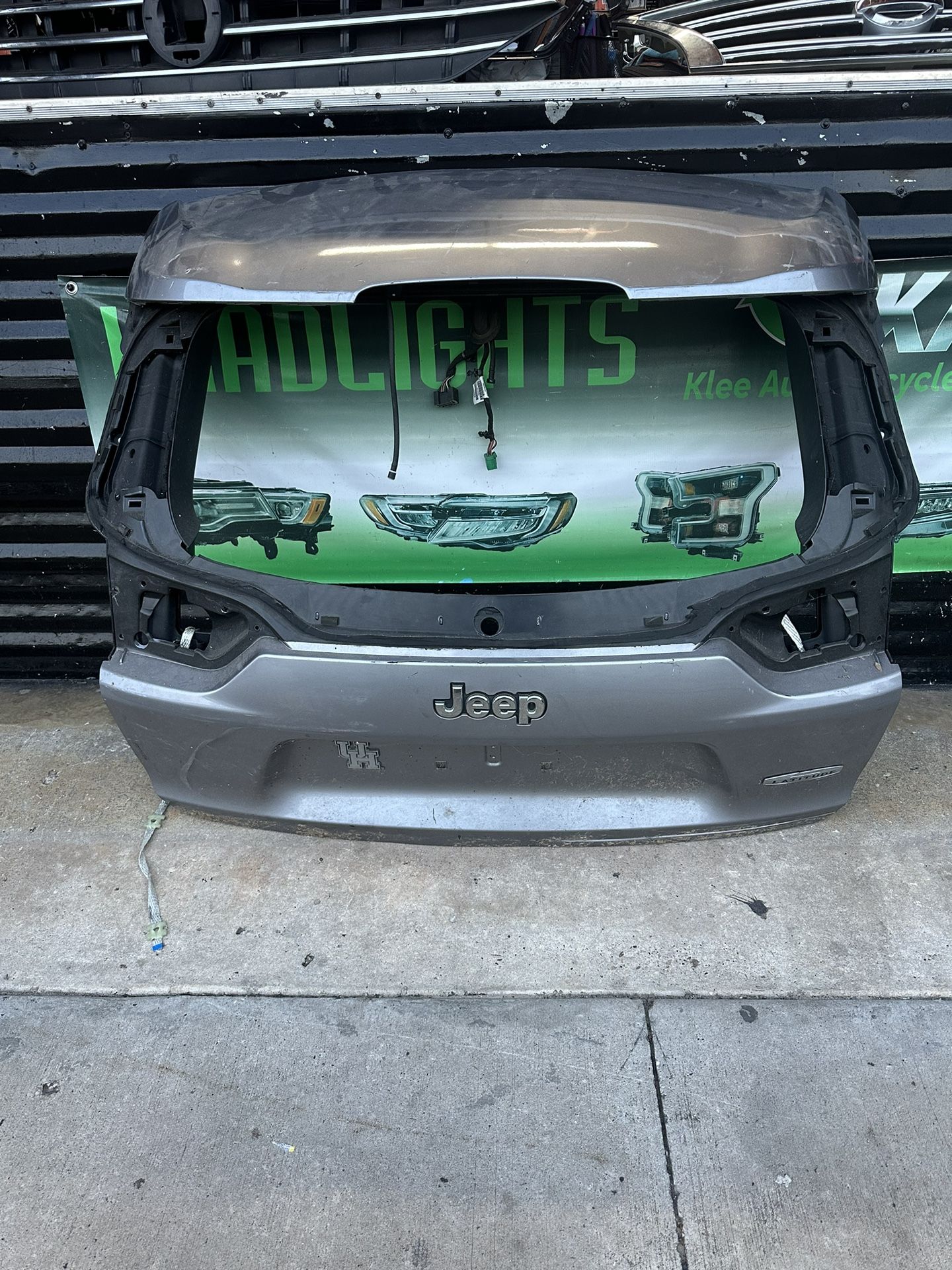 2019-2023 Jeep Cherokee Tailgate Oem