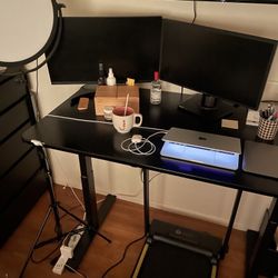 Autonomous SmartDesk in Black - Standing Desk, Good Condition