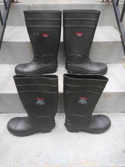 RUBBER WORK BOOTS SIZE 11 AND 7. READ DETAILS