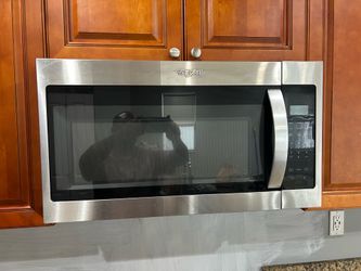 Whirlpool microwave oven $130