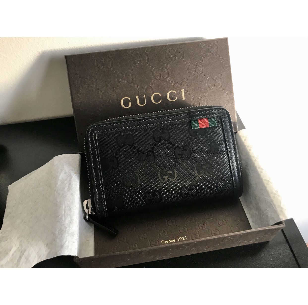 Authentic Gucci Men Zip wallet