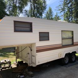 1987 24’ Wilderness Yukon 5th Wheeler