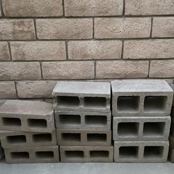 10 Bloques De Cemento A $1.50 Cada Uno 