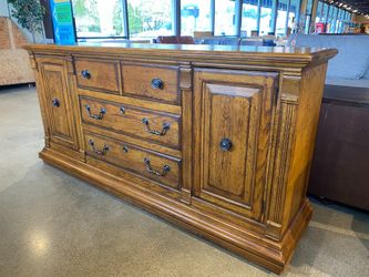 DREXEL HERITAGE Rustic Old World 3-Drawer Dresser with 2 Side Cabinets