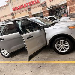 Ford explorer 2013 título limpio  💵