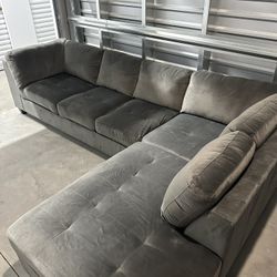 2pc Gray Sectional
