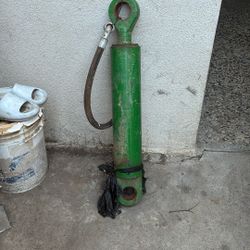 John Deer Hydraulic Ram