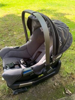Nuna Car seat and Base