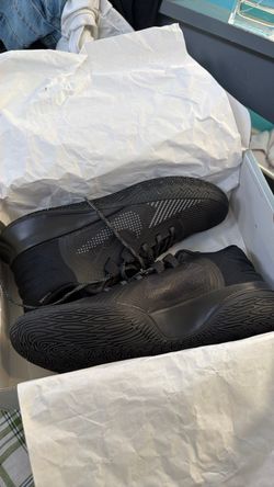 Kyrie brand new basketball shoes