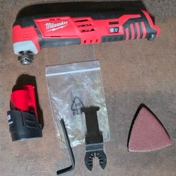 Milwaukee m12 multitool with battery
