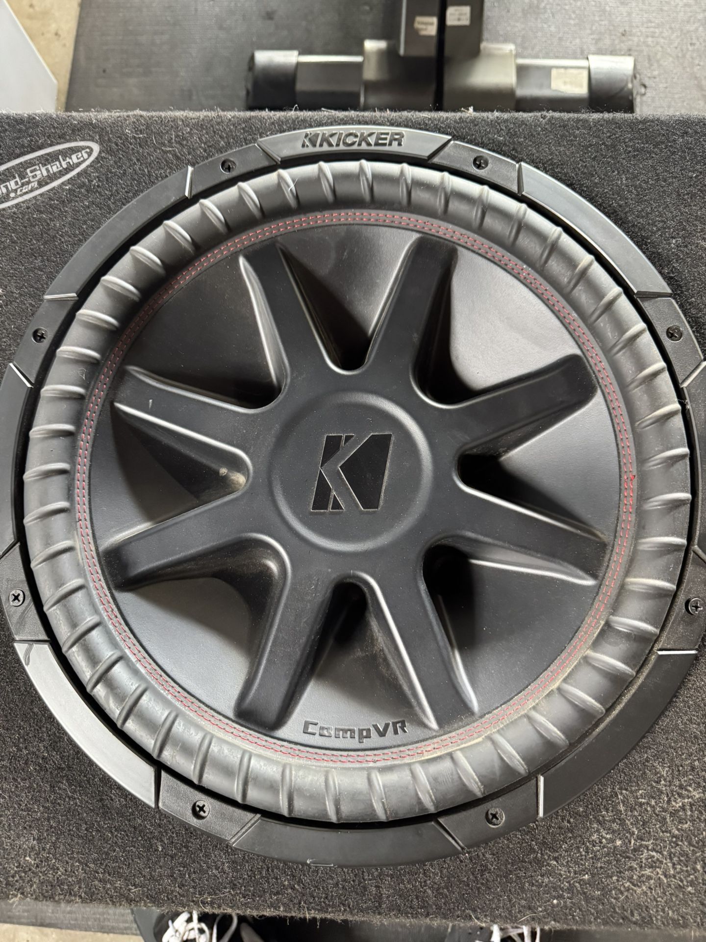 KICKER SUBWOOFER