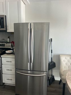 FREE FRIDGE ( DOES NOT WORK)