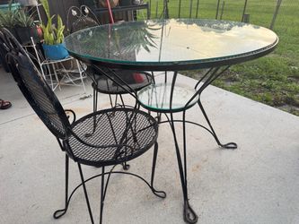 Wrought iron table & 4 matching chairs