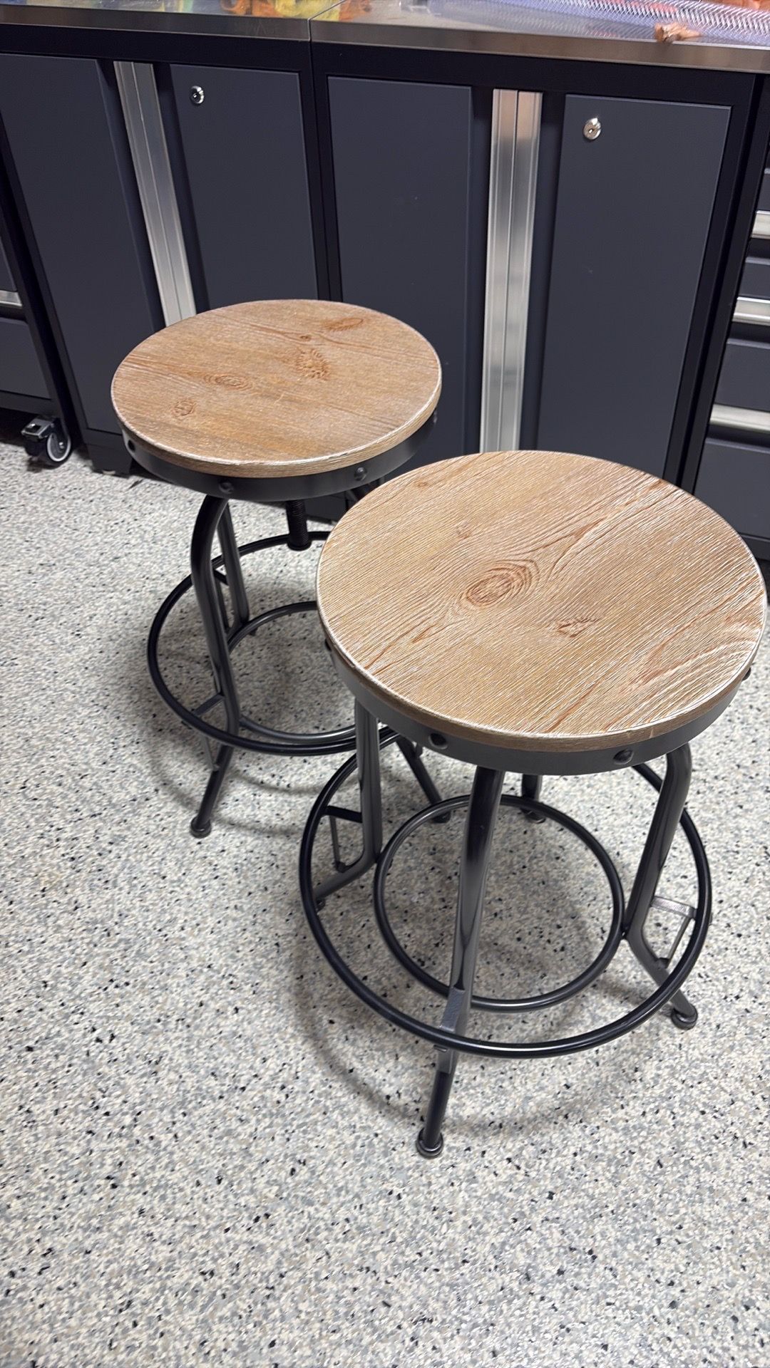 Adjustable bar stool