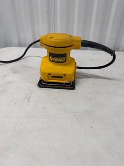 DEWALT DW411 Palm Grip Sander. No dust bag. Used in good condition and fully functional.