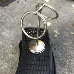 Stand-alone Towel Holder