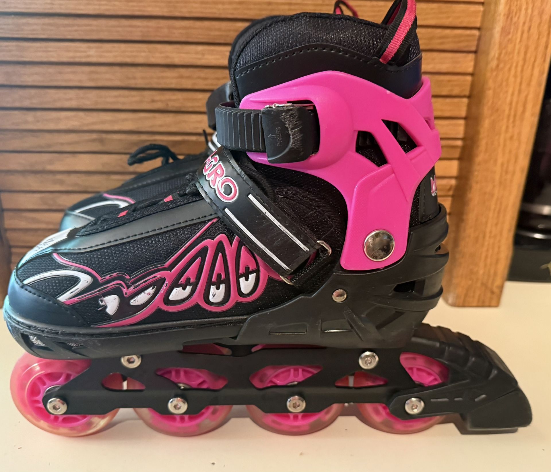 Online Skates In Child Adjustable Size 2-5 In Excellent Condition.