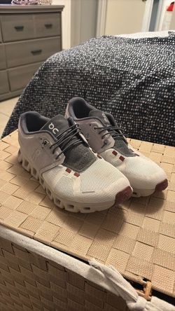 On Cloud Running Sneakers