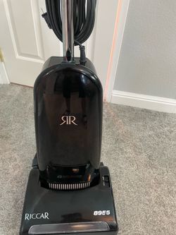 Upright vacumn for rugs and floor