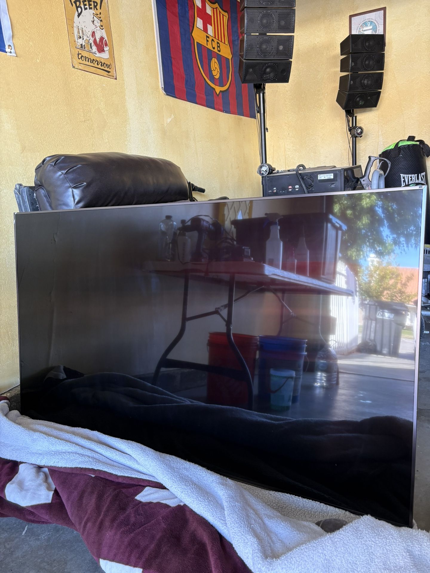 SONY TV 4K UHD (3840 X 2190) 2160p  WITH STAND 