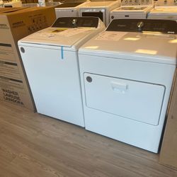 Whirlpool Top Load Agitator Washer with Built-In Faucet And Electric Dryer In White 