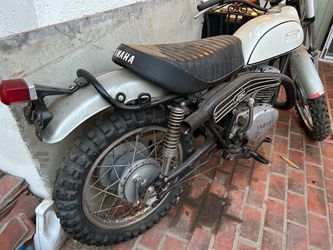 1971 Yamaha DT-1 250. 2 stroke enduro parting out