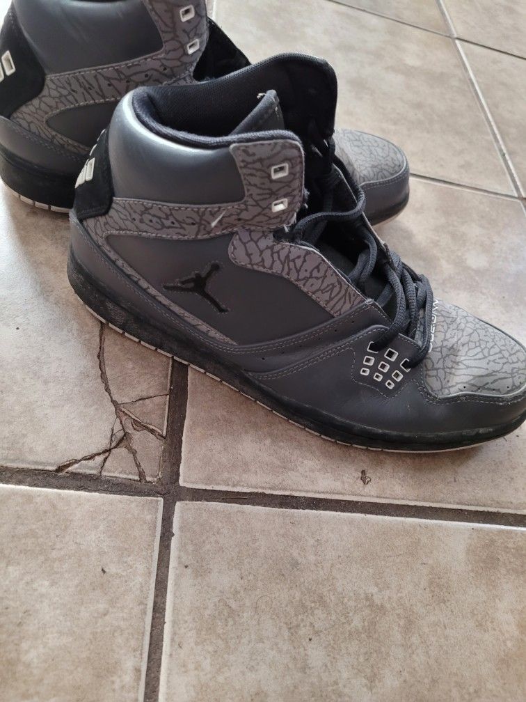 Air Jordan Sneakers Size 9 1/2 Mens