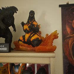 Diamond Select Burning GODZILLA 