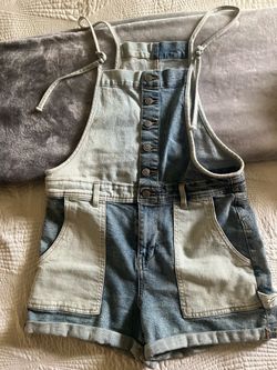 Woman’s shorts overalls medium