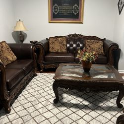 Sofa set with table lamps 