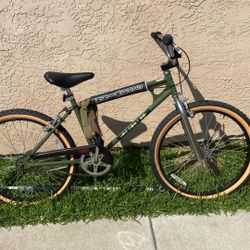 Stranger Things Schwinn Bike — 26”-    New 