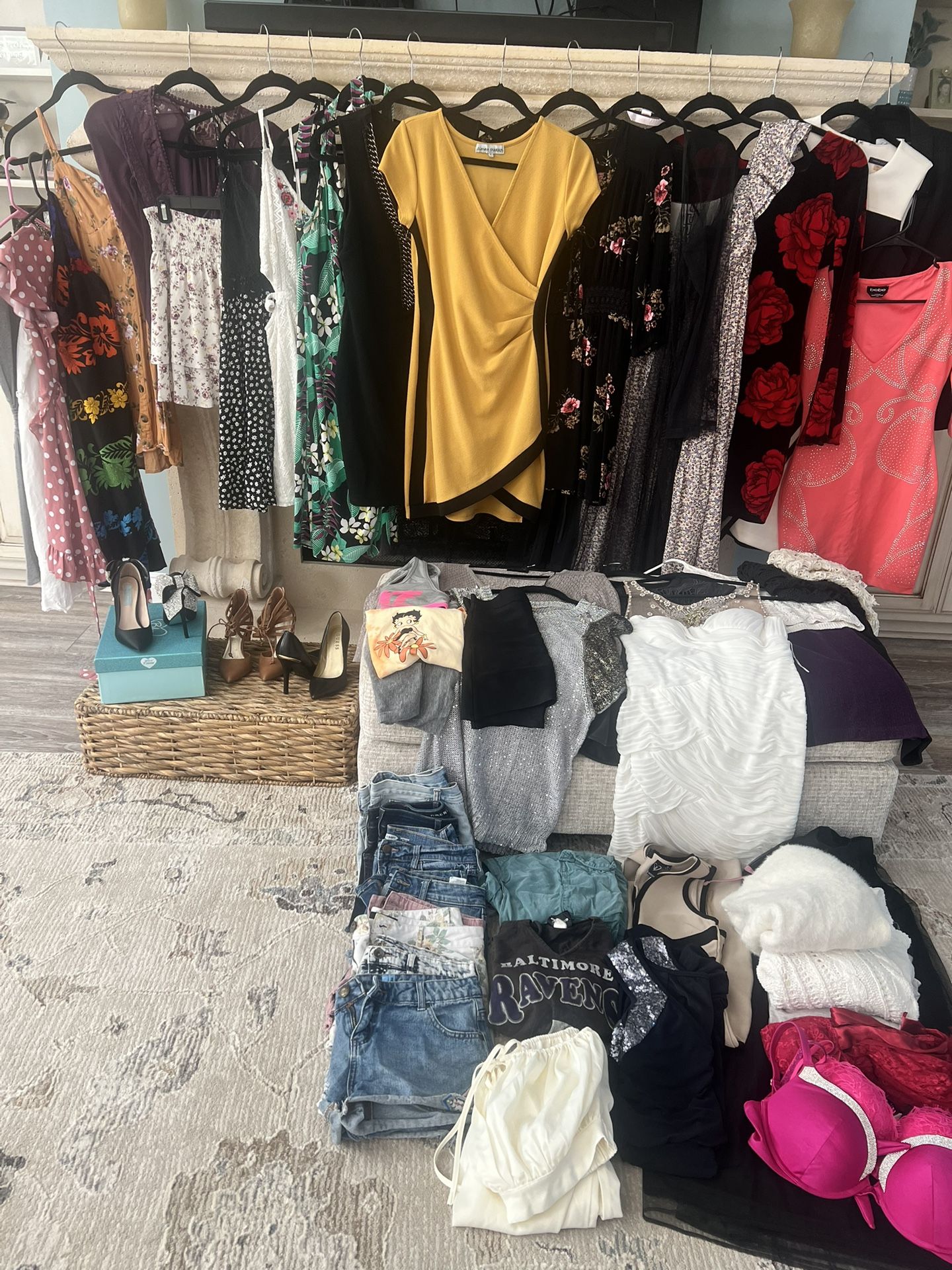 HUGE Lot Of Clothes (reseller)
