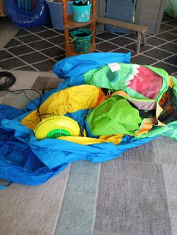 Kids small jumper Great cond no holes with blower