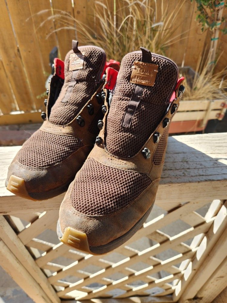 TOMS MEN'S HIKING BOOTS EXCELLENT CONDITION!  SIZE 10 