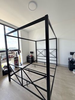 Queen size canopy w/mattress