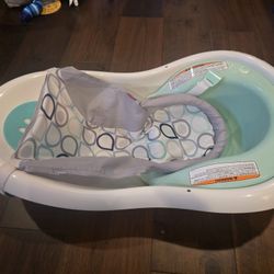 fisher baby bathtub (include new born set)