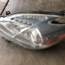 LEFT HEADLIGHT (DRIVER SIDE) 2010-2015 TOYOTA PRIUS REGULAR OEM.
